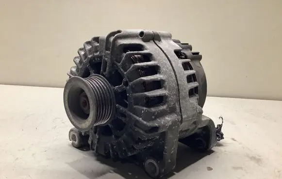 BMW 3 E90 E91 Generator/alternator 7802261