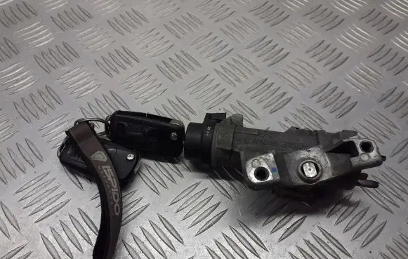 Volkswagen Polo IV 9N3 Ignition lock 4B0905851