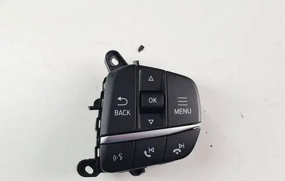Steering wheel buttons/switches