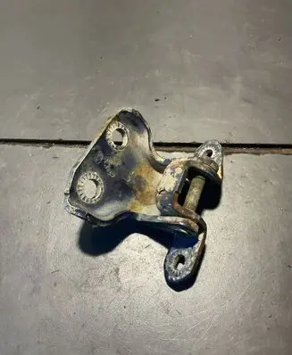 Nissan Terrano Rear door lower hinge 64RUL
