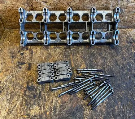 Mercedes-Benz C W203 Camshaft holder R6110160504