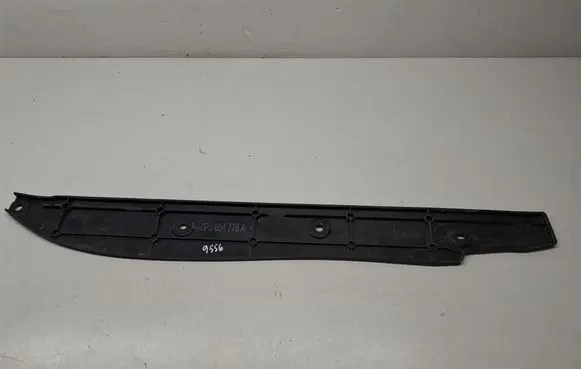 Porsche Cayenne (92A) Fender end trim 7P5854778A