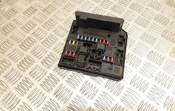 Nissan Qashqai Fuse module 284B7JD00B