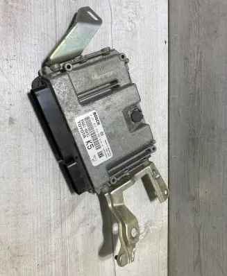 Toyota Yaris Engine control unit/module 89661-0DK51 0281033882 1039T22283