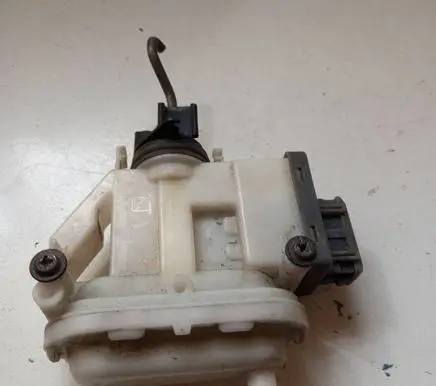Volkswagen PASSAT B4 Central locking motor 3A0862153B