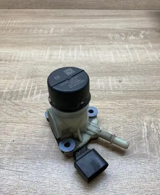 Mercedes-Benz C W205 Adblue pump F01C070012 F01C070013