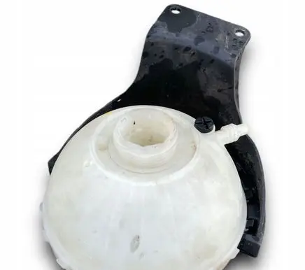 BMW i8 Windshield washer fluid reservoir/tank 7640831