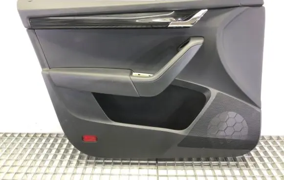 Skoda Octavia Mk3 (5E) Front door card panel trim