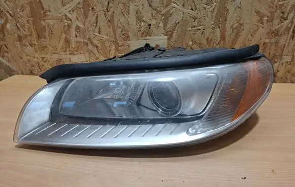 Volvo V70 Headlight/headlamp 31214347