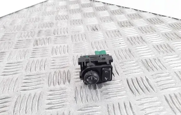 Nissan Qashqai Wing mirror switch