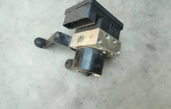Ford Focus ABS Pump 8M512C405CA Q9U9H12E54 10020804004
