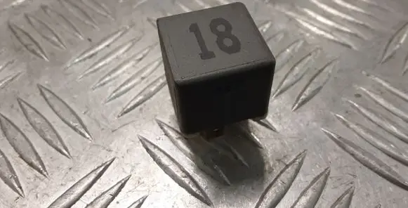 Volkswagen Golf III Other relay 191937503