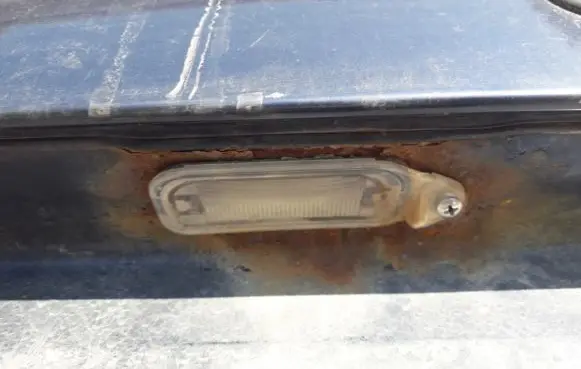 Mitsubishi Carisma Number plate light