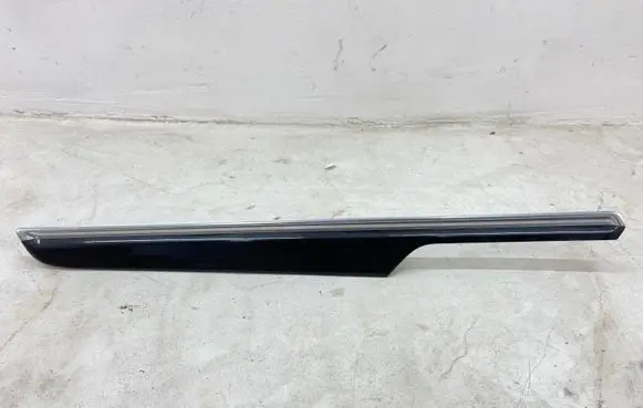 Porsche Macan (95B) Rear door trim (molding) 95B867061D