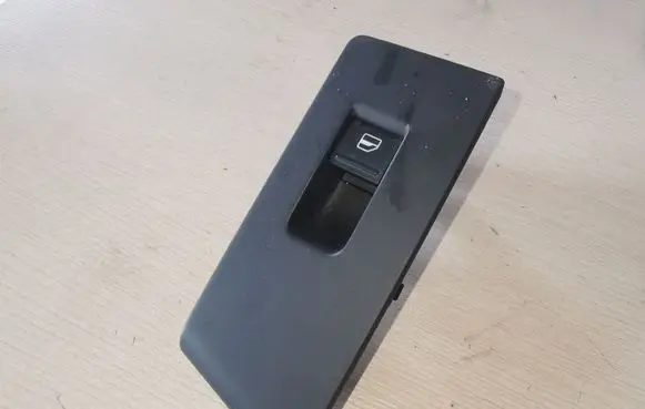 Volkswagen PASSAT B7 Electric window control switch 3AA868749