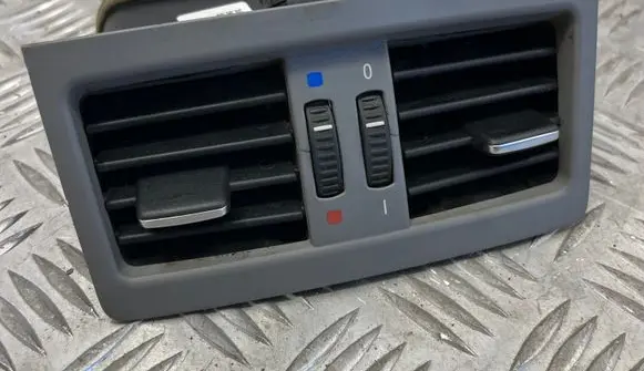 BMW 3 E90 E91 Rear air vent grill 5117001