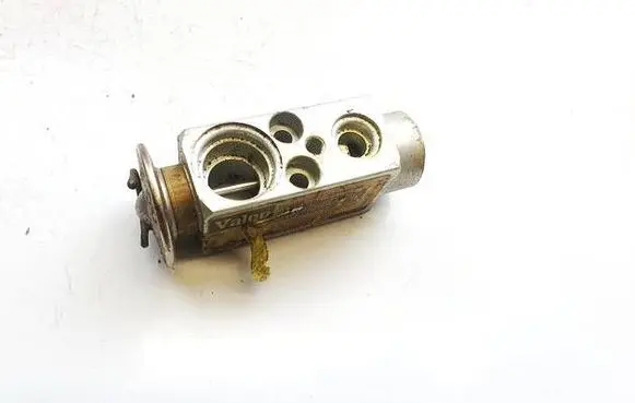 Land Rover Freelander Air conditioning (A/C) expansion valve 658941L 323339