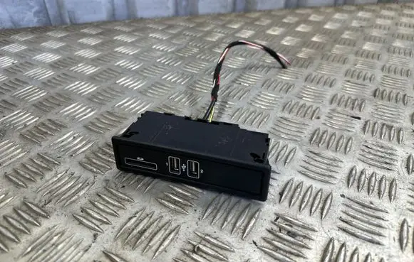 Mercedes-Benz C W205 USB socket connector A2058200226 02012019