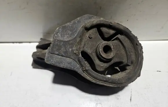 Engine mount bracket