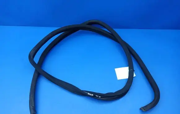 Mercedes-Benz S W140 Rear door rubber seal (on body) 