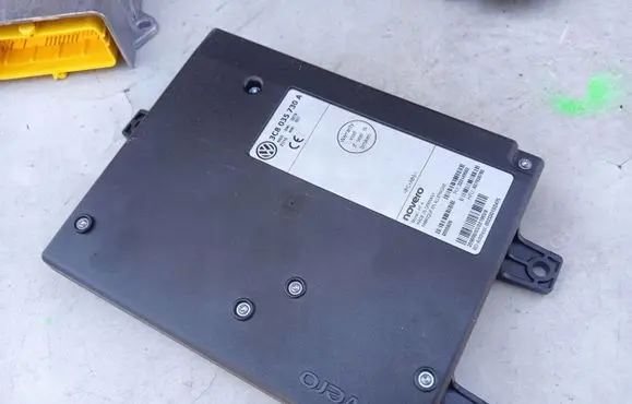 Volkswagen PASSAT CC Bluetooth control unit module 3C8035730A