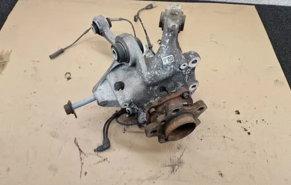 BMW 7 G11 G12 Rear wheel hub 6865661 6867537