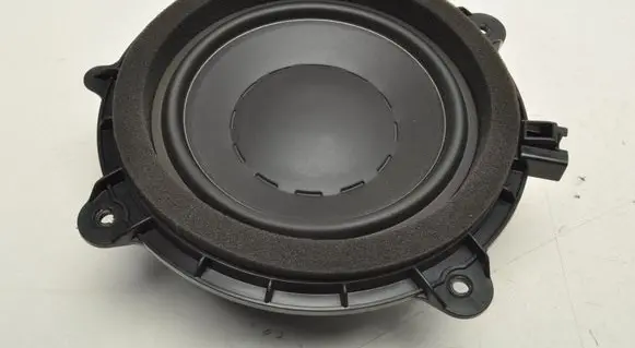 Volvo C70 Front door speaker 30679336
