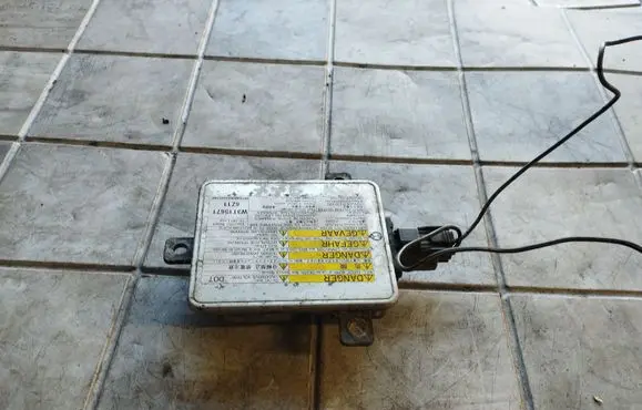 Mazda 5 Xenon control unit/module W3T15671