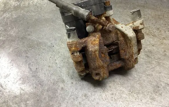 Volkswagen PASSAT B8 Rear brake caliper 3Q0615406