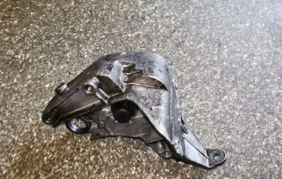 Mercedes-Benz C W203 Engine mounting bracket A6460941141