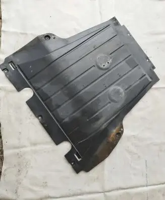 Renault Clio IV Engine splash shield/under tray 758904230R