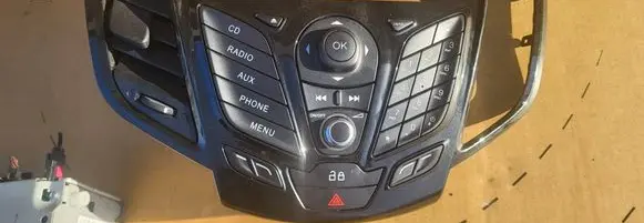 Ford Fiesta Radio/CD/DVD/GPS head unit 10R035512 AM5T18C815PG Z070299