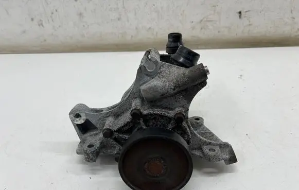 Mini Cooper Countryman R60 Water pump