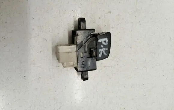 Nissan X-Trail T30 Electric window control switch