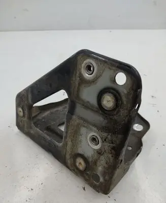 Audi A6 S6 C6 4F Fender mounting bracket 4F0821135