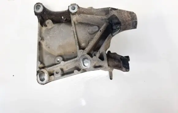 Honda CR-V Engine mounting bracket P3F2
