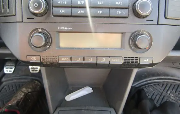 Volkswagen Polo IV 9N3 Air conditioning/heating control unit 