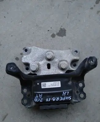 Skoda Superb B8 (3V) Engine mount bracket 5Q0199555AD