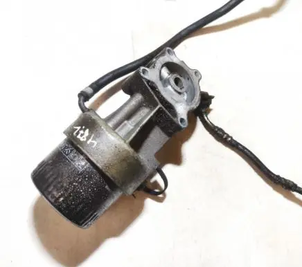 Oil filter mounting bracket