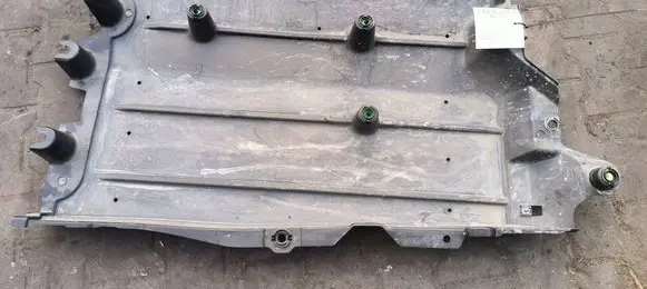 Citroen C4 X Engine splash shield/under tray 9842679880