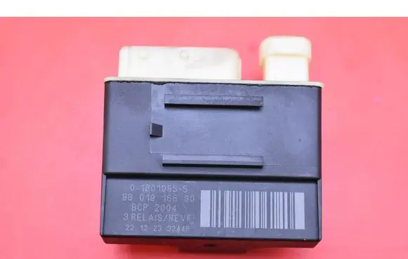 Peugeot 5008 Relay mounting block 9801916680
