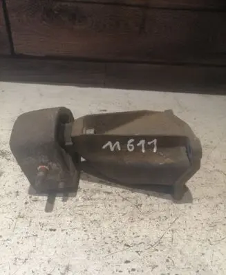 Audi A4 S4 B5 8D Engine mount bracket