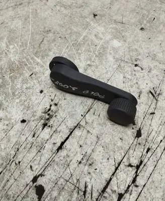 Volkswagen Polo IV 9N3 Rear door window winding handle 