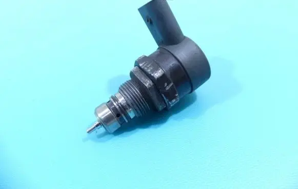 Audi A8 S8 D3 4E Fuel pressure sensor 057130764C IMPRK1350840