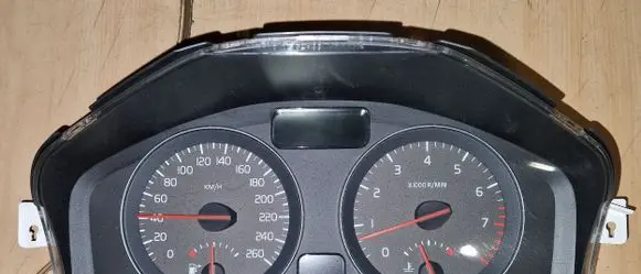 Volvo S40 Speedometer (instrument cluster) 30765308 69199410T