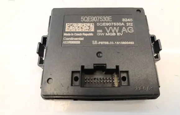 Volkswagen Golf VII Gateway control module 5QE907530E