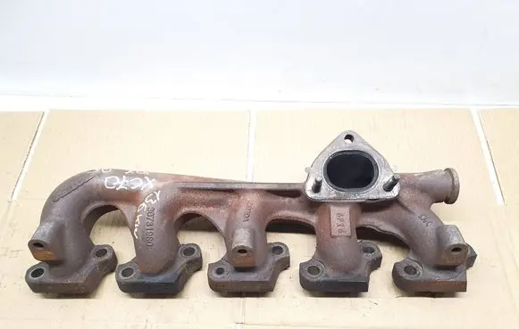 Volvo XC70 Exhaust manifold 30731980