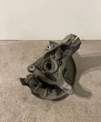 Volkswagen PASSAT CC Front wheel hub spindle knuckle 5Q0407257A