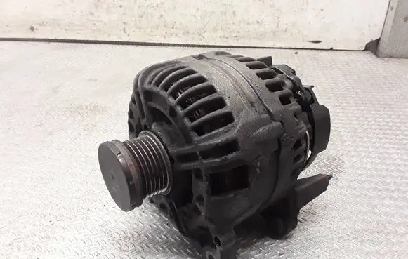 Volkswagen Golf VI Generator/alternator 03C903023A