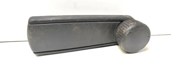Volkswagen PASSAT B3 Rear door window winding handle 357837581
